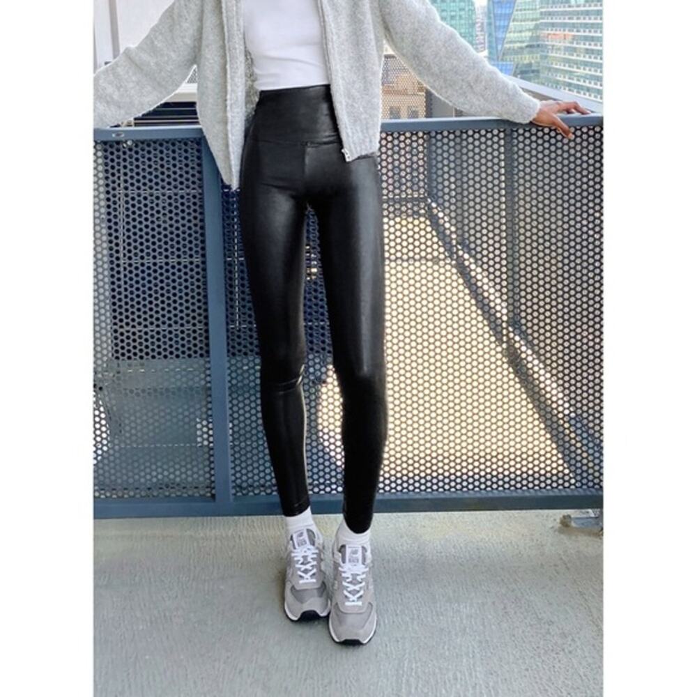 Aritzia Wilfred Free Daria Pant High Waisted Vegan Leather Leggings